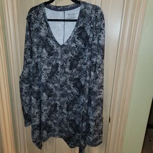 NWOT Womens Plus Sz 3X Uncover Gray and Black V-neck Shirt Whimsy